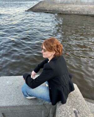 Sofya Ernst Instagram - А я один на свете город знаю
И ощупью его во сне найду (с)