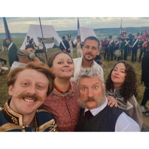 Sofya Zaika Instagram - Удовольствие и наслаждение . Смех и радость . #ХОЛОП2 
Чудесные @bikovic @aglayatarasova  @oleg_komarov_444 @sergey_sotserdotskiy 
#снимаем 🙏🏼 
@sergey_sotserdotskiy , отдай мой телефон ! 😂
