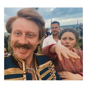 Sofya Zaika Instagram - Удовольствие и наслаждение . Смех и радость . #ХОЛОП2 
Чудесные @bikovic @aglayatarasova  @oleg_komarov_444 @sergey_sotserdotskiy 
#снимаем 🙏🏼 
@sergey_sotserdotskiy , отдай мой телефон ! 😂