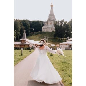 Sofya Zaika Instagram - Девочки !! 👰🏼‍♀️ По многочисленным просьбам будущих невест ! 🩵 С большим удовольствием ,  делюсь салоном , в котором прекрасные свадебные платья для нас -  #плюссайз !!! 
➡️ @nevesta.xl 
И выбор огромный , и на любой вкус !! А фоток так много , а я еще буду делиться и делиться этим прекрасным днём 🥹 #свадьба