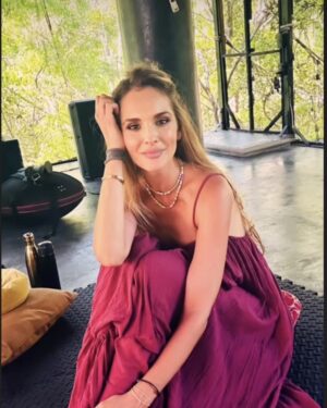 Sofya Kashtanova Instagram - Начинается мой Новый год ! 
Мой прошедший  год открыл меня заново , я вернулась к себе , к своему духовому пути, к любви к радости ! Я столько нового узнала и открыла! 
 
Я благодарна Богу, моему роду и моим родителям за жизнь  и любовь! 🙏🏽❤️
 
Я благодарна СЕБЕ за смелость и тепло моей души ❤️
 
Я благодарна тем, кто рядом со мной и поддерживает меня. 💕
 
В свои 36 я хочу сказать , что я люблю жизнь , людей и вообще все меня окружающее !!! 
 
Я желаю себе быть смелой, стойкой всегда любящей и радующейся ! 
 
Я желаю себе никогда не забывать о СЕБЕ ! 
 
Я желаю себе РАДОСТИ! Я желаю себе  ЛЮБВИ ! Я желаю себе СВОБОДЫ !