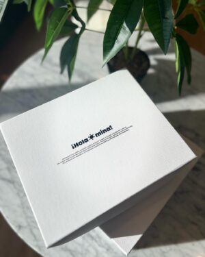 Sohn Mi-na Instagram - 드디어 올라미나의 설 선물세트 패키징이 도착했어요! 넘 예쁘네요. 병이 깨지지 않도록 하면서도 환경을 생각해서 최소화 하는 포장에 주안점을 두었는데 정말이지 마음에 쏙 들고, 완전 고급지고, 디자인도 시크하고, 아주 흡족해요!!! 

올리브오일 예약주문 하신 분들은 2/1에 일괄적으로 배송될 거니까 조금만 기다려 주시고요~ 아직도 저희 사이트에서 주문 가능하십니다. sohnmina.com 이고요, 프로필 링크 타고 오시면 되어요~ 

2024년은 인생의 새로운 챕터가 시작되는 해가 될 것 같다는 예감이 확신으로 바뀌고 있는 요즘. 그럴수록 침착하고 겸손하게, 꾹꾹 누르면서 가야 한다는 것이 신조인지라, 한걸음 한걸음을 힘차게 그러나 조심스럽게 밟아 나가고 있습니다. 

열심히 달리다보니 어느새 금요일, 가열차게 일하고 주말에는 스페인에서 온 친구도 만나고 새로 산 운동화 신고 뜀박질도 해보려고요. 여러분도 오늘 하루 뜨겁게 마무리하시고 멋진 주말 맞이하세요! 

*사진 2~7 : 하나씩 옆으로 넘기시면 자세한 패키징 사진과 영상 볼 수 있어요!

#올리브오일 #스페인 #올라미나 #건강 #웰빙 #스페인 #설선물 #healthylifestyle #heslthyfood