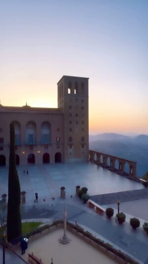Sohn Mi-na Instagram - 몬세랏 수도원의 아침
스페인에 온다면 꼭 한번 …! 🙏👍

What an experience! 
Waking up at  Montserrat…

#몬세랏 #바르셀로나 #여행 #스페인 #수도원 #montserrat #spain #barcelona