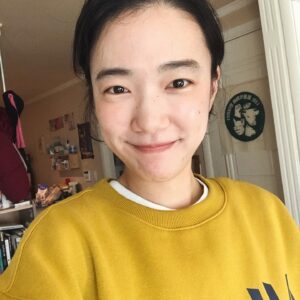 Sohn Su-hyun Instagram - 목감기에 걸렸지만 웃는 나
