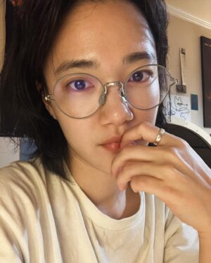 Sohn Su-hyun Instagram - 아이폰7을 쓰다가 갑자기 전화가 안 걸리고 안들려서 당근에서 se3를 샀다. 핸드폰 속도가 다르고 게임을 해도 핸드폰이 뜨거워지지 않고 카메라 화질도 다른 기념으로 셀카를 찍어보았다.