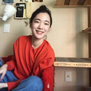 Sohn Su-hyun Instagram - 진짜 봄이다 히히 선물받은 옷 입고 신이 났다!