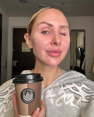 Sointu Borg Instagram - Pitkästä aikaa vanha kunnon biletoppi niskassa, niin pysyy parikymppisen minän bilevuodet kirkkaammin mielessä. Those were the days.

Ladasta mersu by @saarapyykkomakeup