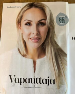 Sointu Borg Instagram - Vuoden Eeva 2024! 🫶🏻 

Ehdokasjoukko oli niin älytön, että morjesta! Olin autenttisesti yllättynyt ja otettu.

Vuoden Eeva sai palkinnoksi 2000 euroa lahjoitettavaksi haluamaansa hyväntekeväisyyskohteeseen, lahjoitin sen 👉🏻 @autismiliitto

Kiitos kaikille äänestäjille! @eevamedia 

Make up: @saarapyykkomakeup 
Asu: @gestuz @marsaana