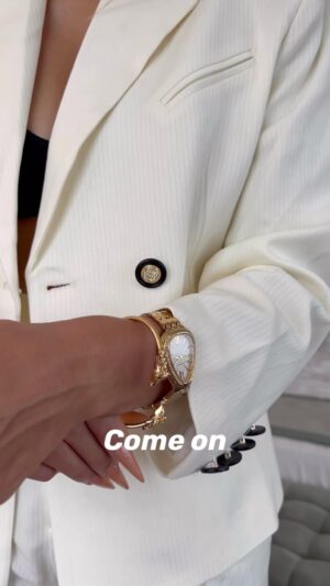 Sol E. Romero Instagram - Get up, Girl🔥
Make Up @asiasmakeup 
Hair @fin4ihairstyle 
Video @wow_swiss 
Location @grandhotelmillenniumsofia