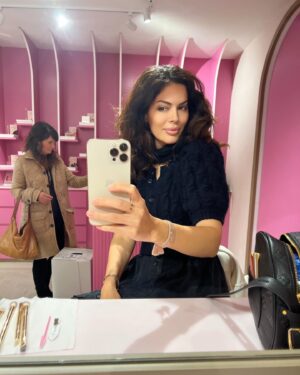 Sol E. Romero Instagram - @sculptedbyaimee thank you for an amazing experience!!! Def loved the products!!!! Now in #london