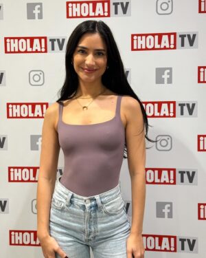Sol Rodríguez Instagram - Gracias a @holatv por recibirme y hablar no solo de mi última peli pero mi carrera, trayectoria, logros, luchas, dificultades, sueños y metas 💕🫶🏽