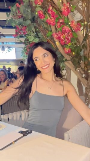 Sol Rodríguez Instagram - No volveremos a tener esta edad. Ni vivir este abril ✨ We’ll never be this age again, nor we will live this April 🍃🌺