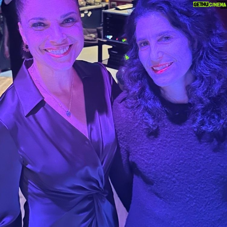 Soledad O'Brien Instagram - Hanging backstage (cause I'm hosting!) a musical star-studded celebration of composer Stephen Schwartz. (Godspell/Pippin/Wicked and more!!!) Also a celebration of the Mazzoni Center--and its life-saving services. So excited for it to start 🔥🔥🔥
