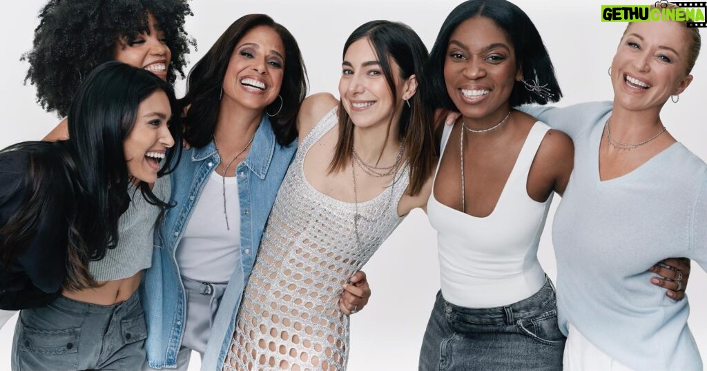 Soledad O'Brien Instagram - Proud to be one of the #BornLeaders in Platinum Born’s new ad campaign. With my fivedynamic co-stars all wearing platinum in own way for every day.