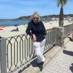 Soledad Silveyra Instagram - Les comparto algunas fotos de Ischia 🇮🇹 Scogli degli Innamorati / Baia de Citara / Giardini La Mortella, creado por Susana Walton, una escritora argentina.
Los quiero❤️