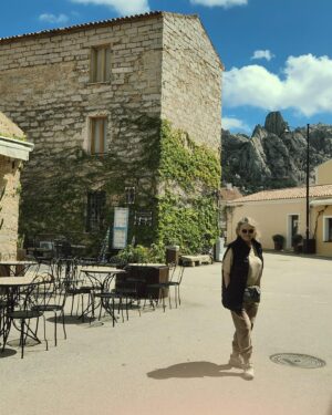 Soledad Silveyra Instagram - Perdí mi teléfono, pero lo recuperé🙌 Les comparto algunas fotos de mis primeros días en Italia 🇮🇹. Tutto questo in tre giorni: Nuoro, Alghero, Nuraghe, Bosa,  Cala Gonone y San Pantaleo en Cerdeña.
Beso a tutti😘