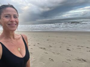 Soleil Moon Frye Instagram - I did it. I took the plunge Into the ocean at dawn. Such a healing. May we continue to dive into the experiences that we may be fearful of because on the other side of fear is joy, unconditional love and freedom, releasing the stories and patterns that no longer serve us so that we can step back into our power. Thank you @drhabibsadeghi for continuing to show up and inspire me  to have the courage within me to face the unknown and be in the wholeness of myself.