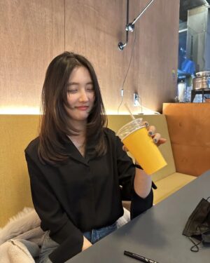 Son Ji-hyun Instagram - 유후..

머리도 자르고

위는 행복했고..

.
.
.

부담스런 근접샷은
쏘리..🤭