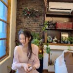 Son Ji-hyun Instagram - 아..결혼 하냐고 물으시는데 그건 오해구요 사진이 이뻐서 올린겁니다.. 🙀💘