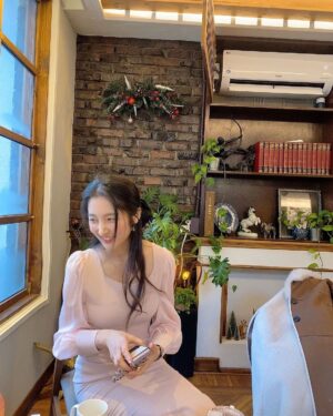 Son Ji-hyun Instagram - 아..결혼 하냐고 물으시는데
그건 오해구요
사진이 이뻐서
올린겁니다..

🙀💘