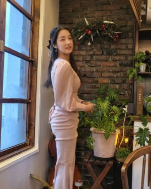 Son Ji-hyun Instagram - 아..결혼 하냐고 물으시는데
그건 오해구요
사진이 이뻐서
올린겁니다..

🙀💘