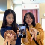 Son Ji-hyun Instagram - 이렇게 사진찍는걸 해보다니. 😂😬🥳🫣❤️. 지난일들이 주마등 처럼 스쳐가고. 위로를 받고. 떠올릴수 있고 웃을수 있는 이 모든 순간이 그저 감사 . @kkwonsso_94 💙💛