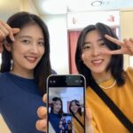 Son Ji-hyun Instagram - 이렇게 사진찍는걸 해보다니. 😂😬🥳🫣❤️. 지난일들이 주마등 처럼 스쳐가고. 위로를 받고. 떠올릴수 있고 웃을수 있는 이 모든 순간이 그저 감사 . @kkwonsso_94 💙💛