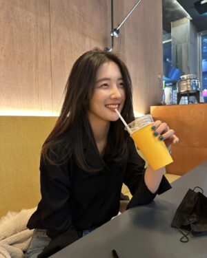 Son Ji-hyun Instagram - 유후..

머리도 자르고

위는 행복했고..

.
.
.

부담스런 근접샷은
쏘리..🤭