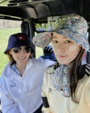 Son Tae-young Instagram - :
오늘을 놓칠 수 없어!!🩷
삼박자가 딱딱!!🏌️‍♀️