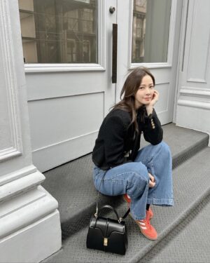 Son Tae-young Instagram - :
CELINE 👚  CELINE 👜
=이쁜데  편하면  반칙🖤

#ad
# #CELINEBYHEDISLIMANE
#CELINE16
#ootd #celine