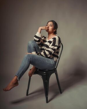 Sona Olickal Instagram - 🖤
Photography by: @jithinasankarji 
MUA: @makeup_by_shibinantony