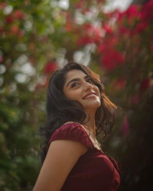 Sona Olickal Instagram - 🌹 

Shot by: @rohith_ks 
MUA: @jeeva_makeup_artist
