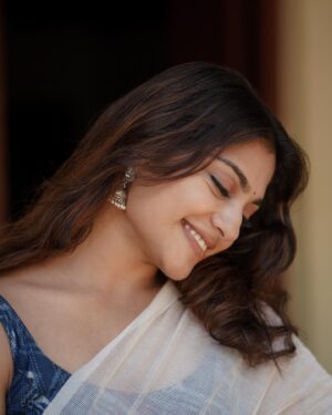 Sona Olickal Instagram - 🦢🌿

Photography: @shone_sibi @shots_by_shone 

Location: @kavungal_tharavad