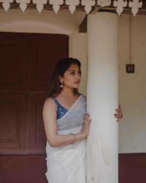 Sona Olickal Instagram - 🦢🌿

Photography: @shone_sibi @shots_by_shone 

Location: @kavungal_tharavad