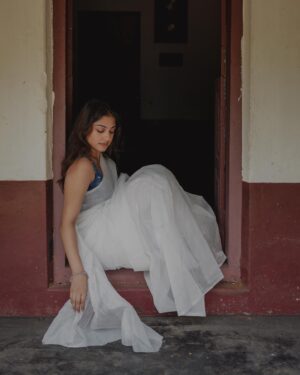 Sona Olickal Instagram - 🦢🌿

Photography: @shone_sibi @shots_by_shone 

Location: @kavungal_tharavad