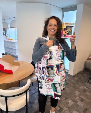 Sona Movsesian Instagram - Even though no one asked for it, here’s my photo shoot with the @nkotb merch. You’re welcome.