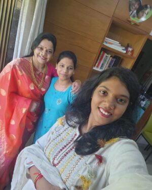 Sonali Pandit Naik Instagram - Happy GUDHI PADAWA .....
Nutan  varshachya  sagalyanna shubhechcha 🙏🙏