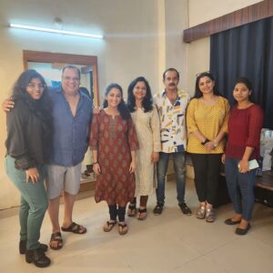 Sonali Pandit Naik Instagram - Aaj finally #KHARA KHARA SAANG natak baghayacha yog aala. Uttam natak, likhaan uttam  Niraj. Vishay wegala, chaan padhdhtine mandalay.  Kalakaar uttam. Pratyekane aapala kaam uttam kelay. Aanand Ingale ..... khup khup kautuk. Kiti sahaj abhinay kartos nehmich. Khup majja aali.
 Please please sagalyanni bagha  KHARA KHARA SAANG.