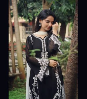 Sonam Lamba Instagram - A beautiful outfit from a huge collection of @wani_closet__ Do check out the page for such lovely dresses.