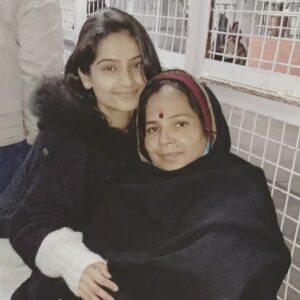 Sonam Lamba Instagram - Ye hamari strong woman ke liye 😊😘😘😘