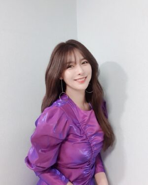 Song Joo-hee Instagram - 뭐하고 있게요-