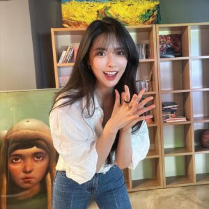 Song Joo-hee Instagram - 해삐추석😛
