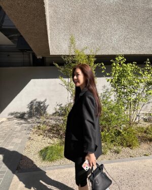 Song Joo-hee Instagram - 11주년 감사합니다.💛 분명 엊그제 10주년이었는데 시간이 나만 빨라요? 사진첩을 뒤적뒤적 요즘 근황을 탈탈 털어봤어요! 거의 뭐 자연인이네요😆 우리 건강한 하루 보내요-!