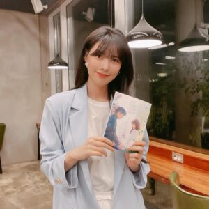 Song Joo-hee Instagram - 벌써 마지막회라니… 조주임 아! 조팀장은 퇴근합니다. 마지막까지 #어느날우리집현관으로멸망이들어왔다🌱