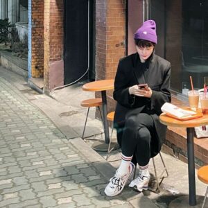 Song Kyung-a Instagram - 한남동 살 적에
밤 산책하다 거의 매일 들러서
마약커피 한 잔씩 마시고
앉아서 멍 때리던 곳☕️
. . .
#소싯적
#참새방앗간 
#영자언니도
#여기아시던데ㅎㅎ
#친절한사장님
#여전하시구❤️
#마약커피가
#먀약커피로바뀌었네용