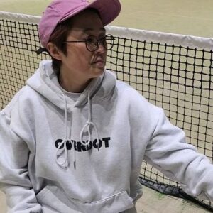 Song Eun-yi Instagram - 별아!!!! 테니스치다가 한곡 불러 봤어!!!! ^^ 
노래가 진심 좋구나!

#별  #진심  #진심챌린지