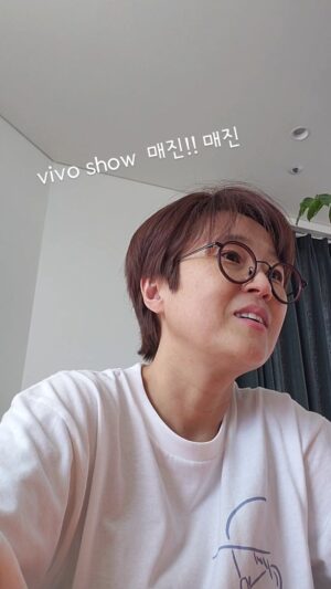 Song Eun-yi Instagram - 여러분 감사합니다!! 
이번에도 저는 티케팅 실패예요... 

누구는 30초 컷 이었다고 하고 누구는 3초콧이라고 하고 .. 
저는 인터파크 들어가니 대기가 3700명 정도 였어요.. 

감사합니다. 
공연 준비 잘 할께요 ❤️