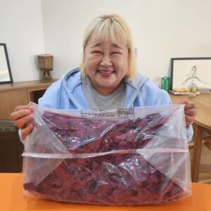 Song Eun-yi Instagram - "선배님! 자색고구마칩도 맛있어요!!!" 

베개로 쓸까, ?..

윤화 짱짱맨!!!

#남다른간식추천