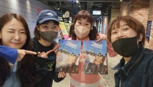Song Eun-yi Instagram - 눈물많은 민경.나미. 질문 많은 소영이랑
조조영화 
#리바운드 

인생을 리바운드 하라. 
(키야... 명언이야!!^^) 

 다치지말고 축구 하자 
#개밴저스 화이팅