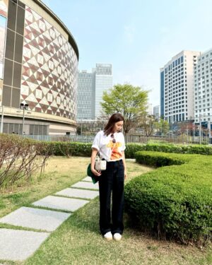 Song Ga-in Instagram - 날씨 좋아서 하루 하루 알차게 ! 🌈🐻💕